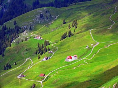 Iberig bölgesi üzerinde ve Schwyz Alp dağlarının yamaçlarında, Oberiberg - Schwyz Kantonu, İsviçre (Kanton Schwyz, Schweiz)