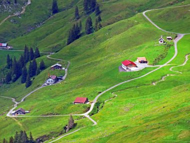 Iberig bölgesi üzerinde ve Schwyz Alp dağlarının yamaçlarında, Oberiberg - Schwyz Kantonu, İsviçre (Kanton Schwyz, Schweiz)