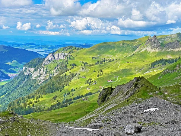 Pastagens Prados Alpinos Sobre Região Iberig Nas Encostas Maciço Montanhoso — Fotografia de Stock