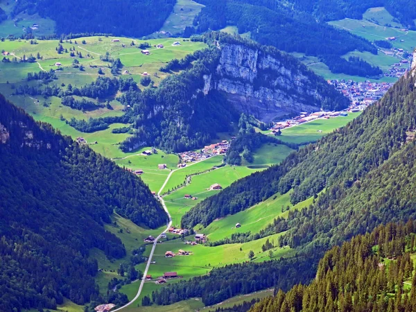 Almen Und Wiesen Über Der Iberigregion Und Den Hängen Des — Stockfoto