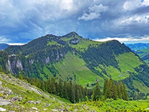Alpina Bergskullar Farenstoeckli Eller Farenstockli Och Roggenstock Över Iberigregionen Och — Stockfoto