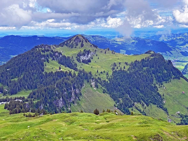 Alpské Horské Kopce Farenstoeckli Nebo Farenstockli Roggenstock Nad Iberským Krajem — Stock fotografie