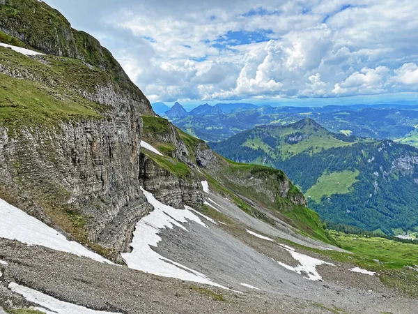 Felsen Und Steine Des Gebirges Zuerst Und Den Schwyzer Alpen — Stockfoto