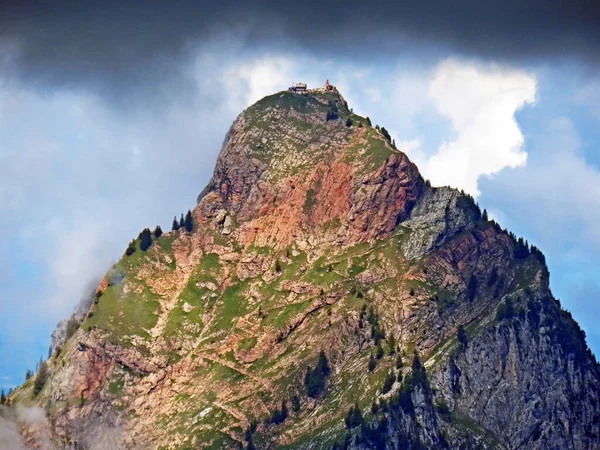 Szczyt Alpejskich Gór Gross Mythen Między Muotatal Alptal Dolinie Alpejskiej — Zdjęcie stockowe