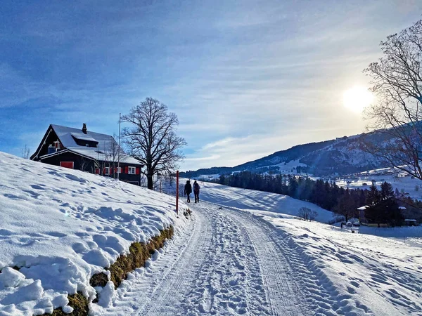 Wanderer Und Spaziergänger Idyllischen Neuschnee Des Alpsteinmassivs Und Obertoggenburg Unterwasser — Stockfoto