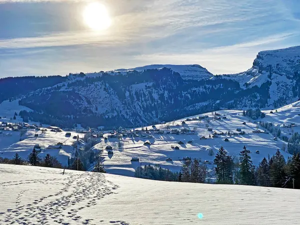 瑞士圣加仑州Unterwasser的丘尔河流域丘尔菲尔斯滕山脉和阿尔普斯坦山脉之间完美的冬季高山景观 施韦兹 — 图库照片