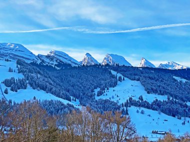 Walenstadt Gölü ve Walen Gölü (Walensee) ile Thur Nehri Vadisi, Unterwasser - İsviçre 'nin St. Gallen Kantonu (Schweiz)