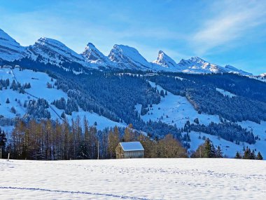 Walenstadt Gölü ve Walen Gölü (Walensee) ile Thur Nehri Vadisi, Unterwasser - İsviçre 'nin St. Gallen Kantonu (Schweiz)