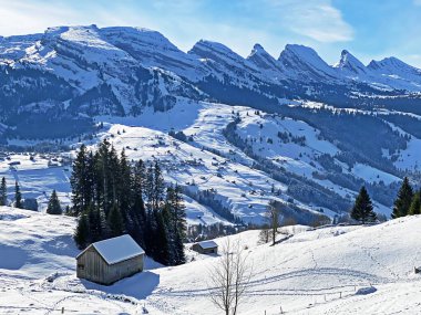 Walenstadt Gölü ve Walen Gölü (Walensee) ile Thur Nehri Vadisi, Unterwasser - İsviçre 'nin St. Gallen Kantonu (Schweiz)