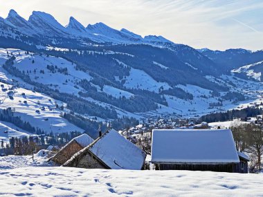 Walenstadt Gölü ve Walen Gölü (Walensee) ile Thur Nehri Vadisi, Unterwasser - İsviçre 'nin St. Gallen Kantonu (Schweiz)