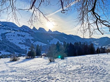 Walenstadt Gölü ve Walen Gölü (Walensee) ile Thur Nehri Vadisi, Unterwasser - İsviçre 'nin St. Gallen Kantonu (Schweiz)