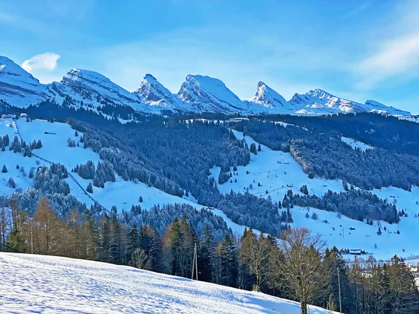 Picos Nieve Alpina Invernal Cordillera Churfirsten Entre Lago Walenstadt Lago — Foto de Stock