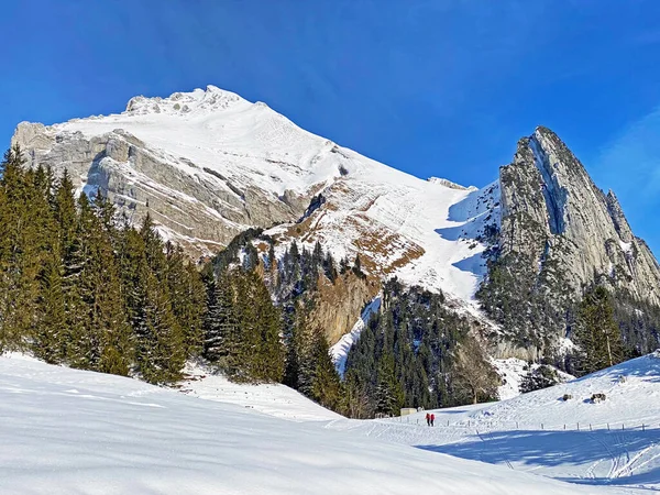 阿尔普斯泰因山脉和瑞士圣加仑阿彭策尔阿尔卑斯山区高山峰的冬季气候 施韦兹 — 图库照片