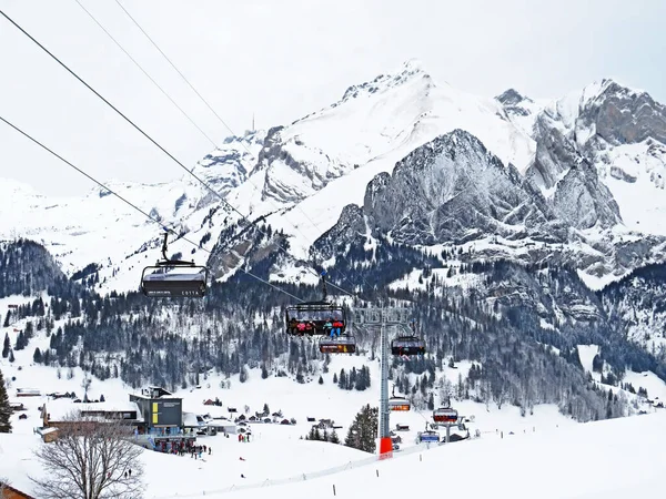 Местный Подъемник Oberdorf Freienalp Sechsersesselbahn Oberdorf Freienalp Обертоггенбургской Области Wildhaus — стоковое фото