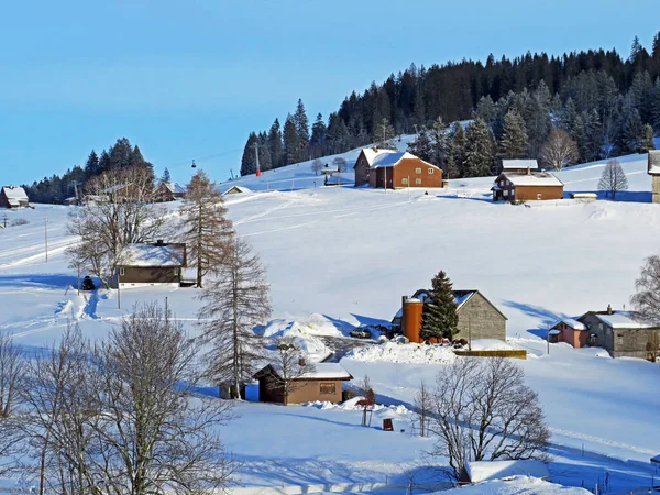Idyllic Swiss Alpine Mountain Huts Traditional Swiss Rural Architecture Dressed — стоковое фото