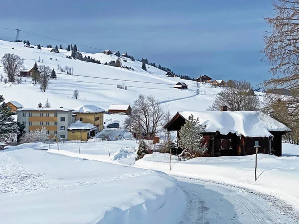 Idyllic Swiss Alpine Mountain Huts Traditional Swiss Rural Architecture Dressed — Stockfoto