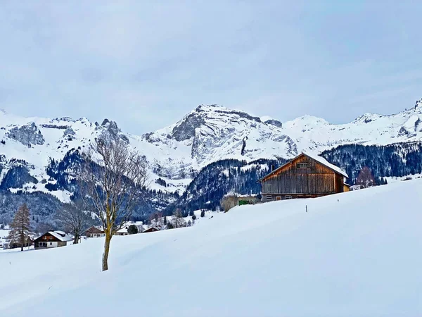 Idyllic Swiss Alpine Mountain Huts Traditional Swiss Rural Architecture Dressed — стокове фото