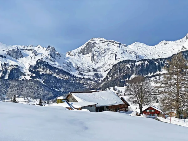 Idyllic Swiss Alpine Mountain Huts Traditional Swiss Rural Architecture Dressed — ストック写真