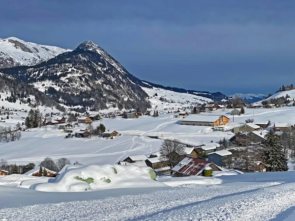 Idyllic Swiss Alpine Mountain Huts Traditional Swiss Rural Architecture Dressed — Fotografia de Stock