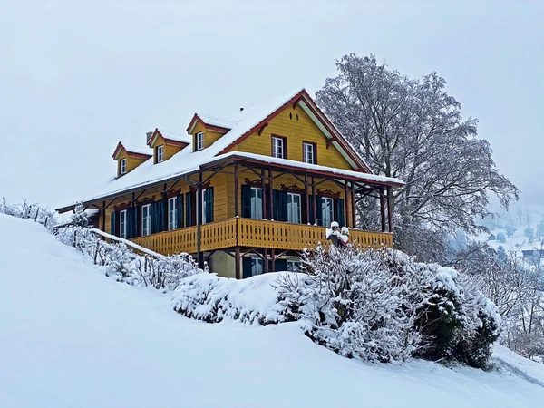Idyllic Swiss Alpine Mountain Huts Traditional Swiss Rural Architecture Dressed — Stock Photo, Image