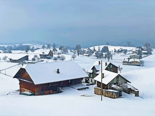 Idyllic Swiss Alpine Mountain Huts Traditional Swiss Rural Architecture Dressed — Stok fotoğraf
