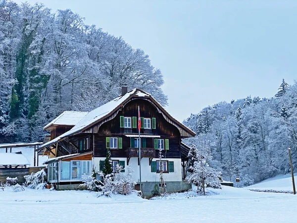 Idyllic Swiss Alpine Mountain Huts Traditional Swiss Rural Architecture Dressed — Stock fotografie