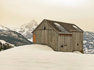 Walen Gölü veya Walenstadt Gölü (Walensee), Amden - İsviçre 'nin St. Gallen Kantonu (Schweiz)