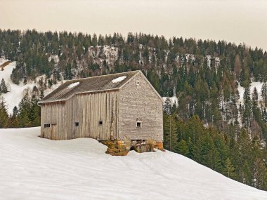 Walen Gölü veya Walenstadt Gölü (Walensee), Amden - İsviçre 'nin St. Gallen Kantonu (Schweiz)