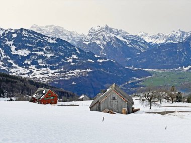 Walenstadt Gölü (Walensee) ve İsviçre 'nin St. Gallen Kantonu (Schweiz)