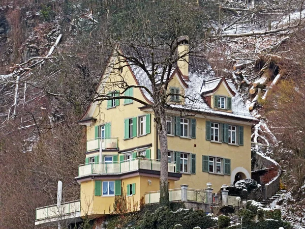 Traditional Swiss town villas in Weesen settlement on the shores of Lake Walen or Lake Walenstadt (Walensee) - Canton of St. Gallen, Switzerland (Kanton St. Gallen, Schweiz)