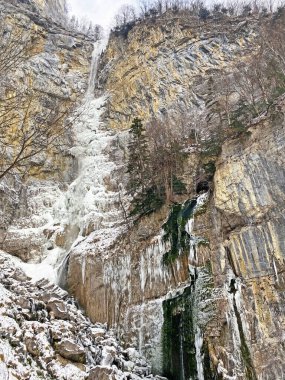 Seerenbach Şelaleleri (Seerenbach Şelaleleri) veya Seerenbachfaelle / Seerenbach Wasserfall, Betlis - St. Gallen, İsviçre (Kanton St. Gallen, Schweiz)