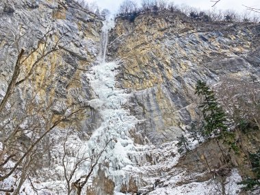 Seerenbach Şelaleleri (Seerenbach Şelaleleri) veya Seerenbachfaelle / Seerenbach Wasserfall, Betlis - St. Gallen, İsviçre (Kanton St. Gallen, Schweiz)
