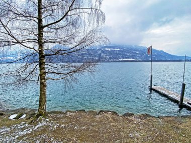 Walen Gölü ya da Walenstadt Gölü (Walensee), Weesen - İsviçre 'nin St. Gallen kantonu (Kanton St. Gallen, Schweiz)