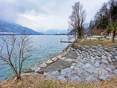 Walen Gölü ya da Walenstadt Gölü (Walensee), Weesen - İsviçre 'nin St. Gallen kantonu (Kanton St. Gallen, Schweiz)