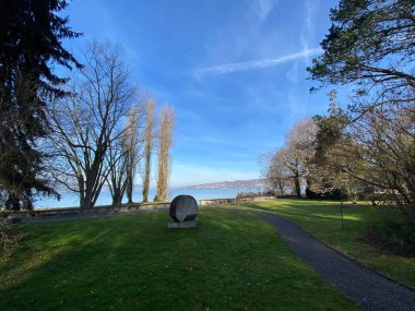 Au yarımadasında (Villa Au veya Schloss Au) ve Zürih Gölü boyunca (Zuerichsee oder Zurichsee), Wadenswil (Waedenswil) - Zürih Kantonu (Zuerich), İsviçre / Schweiz
