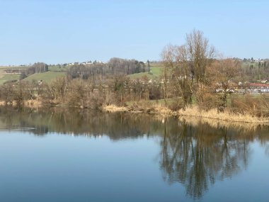 Flach gölü veya Flachsee, Aargau Reuss nehir ovasında (Reussebene 'de Naturschutzzone Aargauische Auen), Rottenschwil - İsviçre (Schweiz)