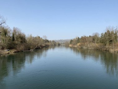 Flachsee Gölü 'nden önce Reuss Nehri ve Aargau Reuss Nehri ovasında (Reussebene' de Naturschutzzone Aargauische Auen), Rottenschwil - İsviçre (Schweiz)