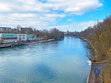 Reusstal Vadisi 'ndeki hidroelektrik santralinin ve Bremgarten AG şehrindeki (Schweiz)