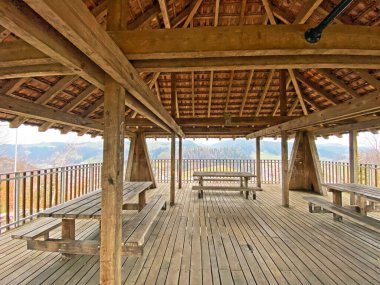 Wolhusen Kalesi kalıntıları veya Dış Kale (Wolhusen Burgruine oder Ruine Aeussere Burg Wolhusen) - İsviçre (Schweiz)