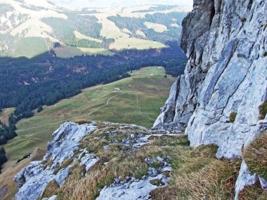 Alpstein dağ sırasının yamaçlarında yürüyüş, yürüyüş, spor ve dinlenme yolları ve Appenzellerland Turizm Bölgesi, Schwende - İsviçre 'nin Appenzell Innerrhoden Kantonu (Schweiz)