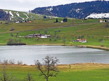 Huettnersee Gölü veya Huettner Gölü (Huettner gölü), Samstagern - Zuerich Kantonu (veya Zürih), İsviçre (Schweiz)