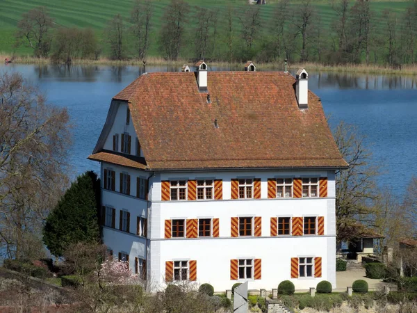 Schloss Mauensee Auf Einer Kleinen Seeinsel Mauesee Kanton Luzern Schweiz — Stockfoto