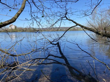 Mauensee Gölü veya Mauesee Gölü (Mauesee) - İsviçre, Lucerne Kantonu (Schweiz)