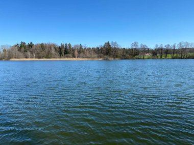 Mauensee Gölü veya Mauesee Gölü (Mauesee) - İsviçre, Lucerne Kantonu (Schweiz)