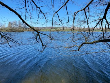 Mauensee Gölü veya Mauesee Gölü (Mauesee) - İsviçre, Lucerne Kantonu (Schweiz)
