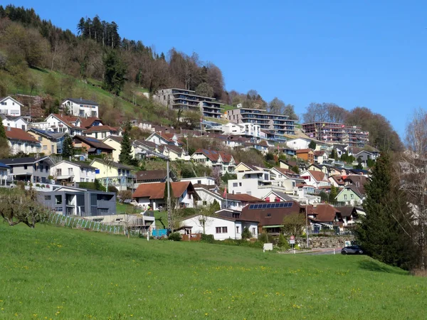 Malá Moderní Švýcarská Osada Nebo Vesnice Egolzwil Svazích Kopce Egozwilerberg — Stock fotografie