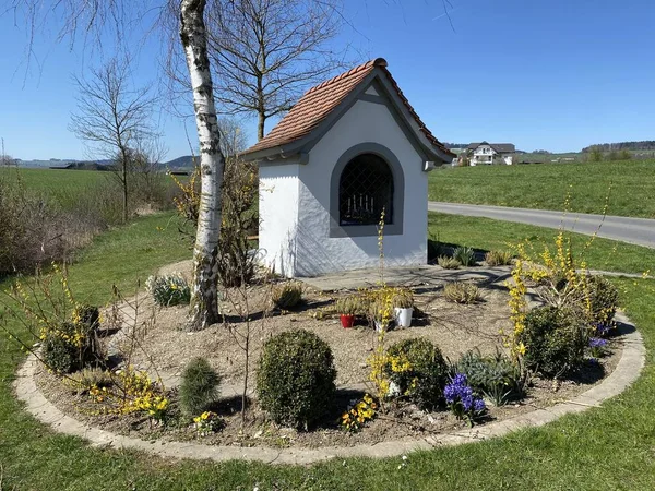 Una Pequeña Pintoresca Capilla Católica Entorno Floral Primavera Pascua Kottwil — Foto de Stock