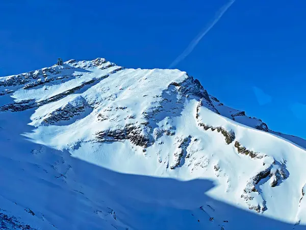 位于高山地块Les Diablerets Rochers或Scex Champ 瑞士沃州 旅行目的地冰川3000 — 图库照片