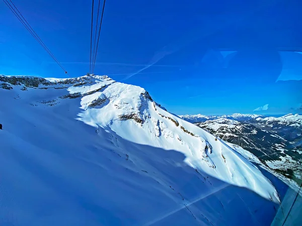 位于高山地块Les Diablerets Rochers或Scex Champ 瑞士沃州 旅行目的地冰川3000 — 图库照片