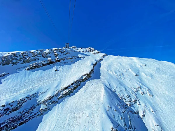 位于高山地块Les Diablerets Rochers或Scex Champ 瑞士沃州 旅行目的地冰川3000 — 图库照片